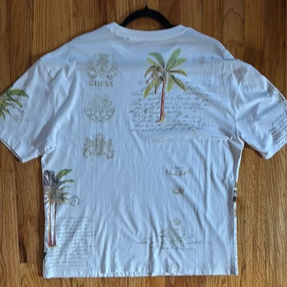 Guess White T-Shirt Men’s Graphic Design Tropical Summer Oversized Sz Small - Picture 3 of 5